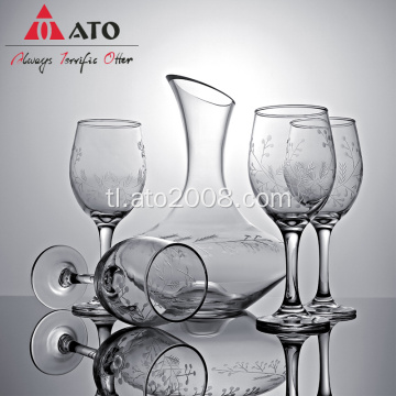 Red wine glass wine decanter at apat na baso